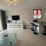 Les Lones Avec Jardin Apartmán