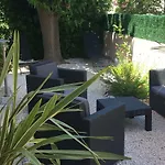 Les Lones Avec Jardin Apartmán