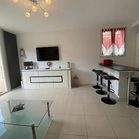 Les Lones Avec Jardin Apartamento