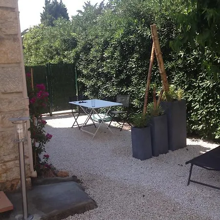Les Lones Apartment