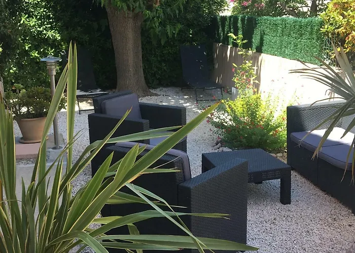 Les Lones Avec Jardin Daire
